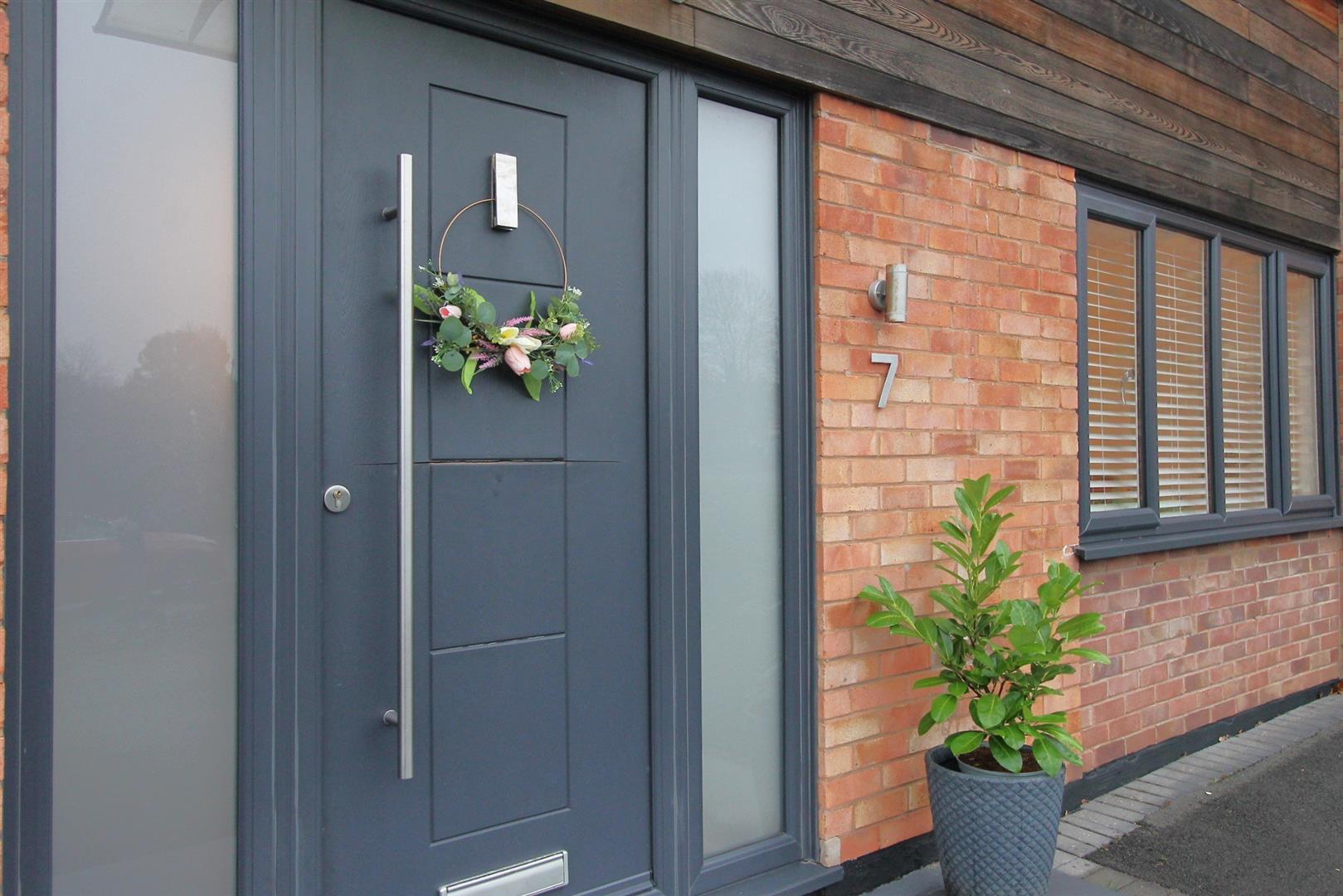 3 bed property in Brockmoor Close, Stourbridge